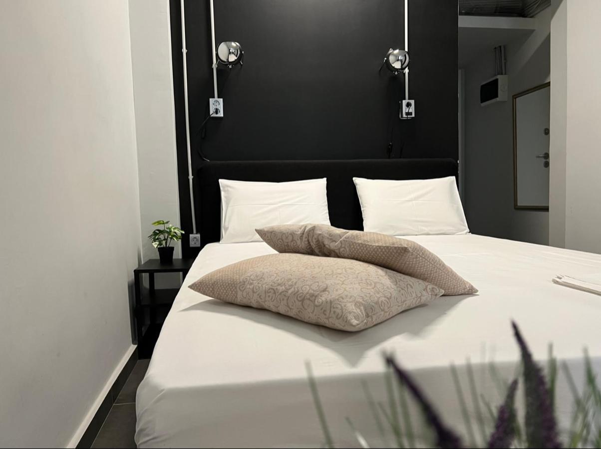 Virginia'S Boutique Apartments Athens Exterior photo