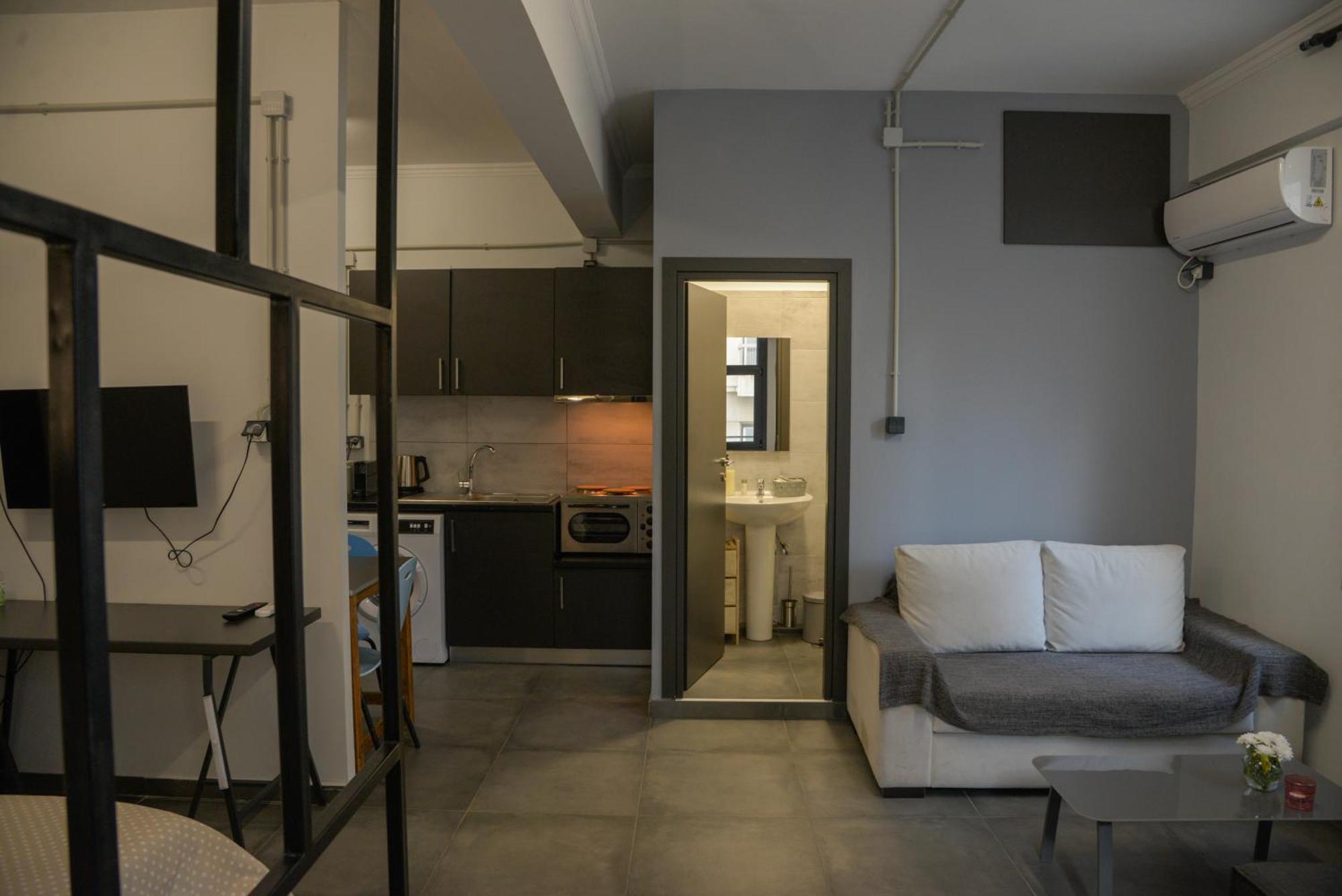 Virginia'S Boutique Apartments Athens Exterior photo