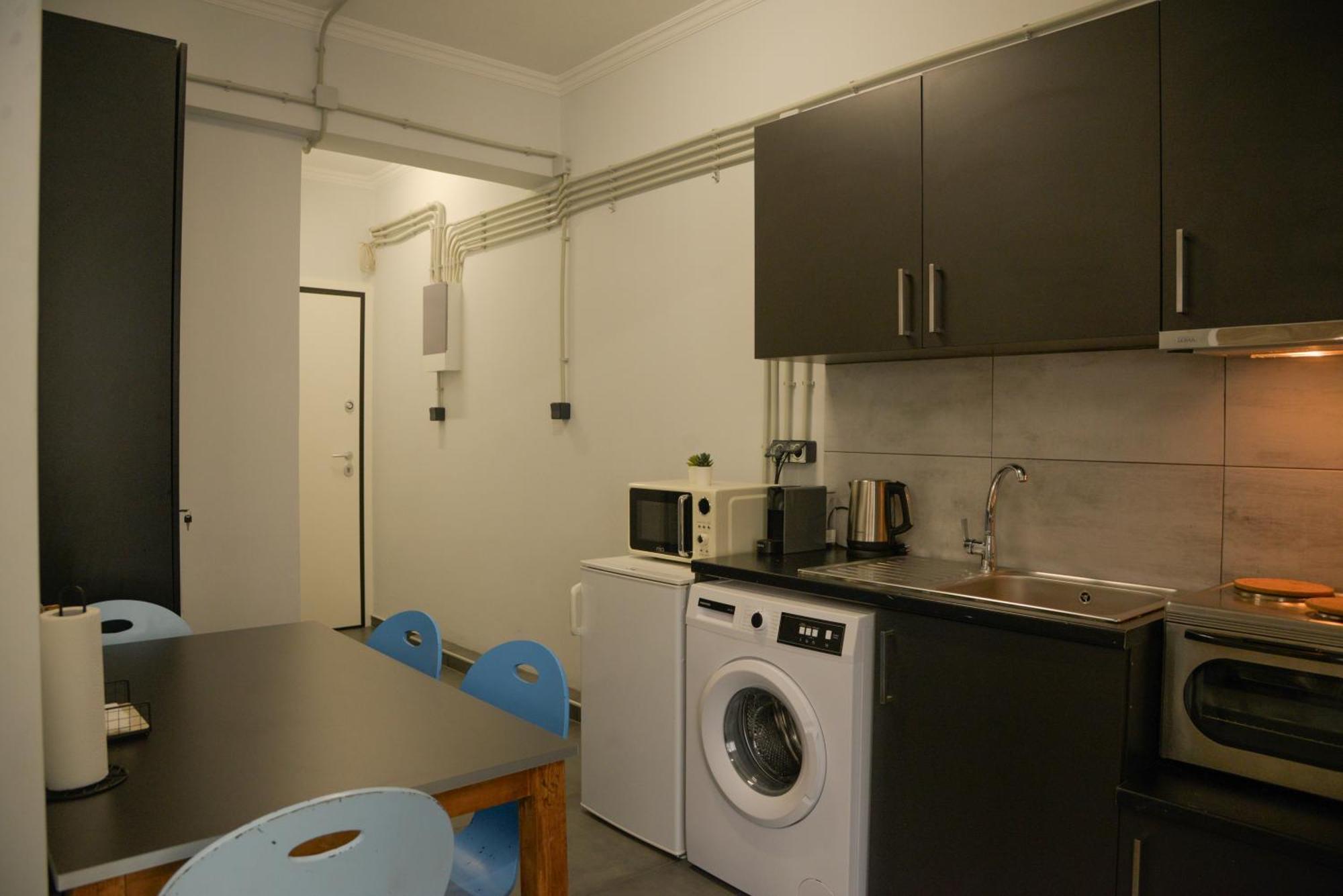 Virginia'S Boutique Apartments Athens Exterior photo