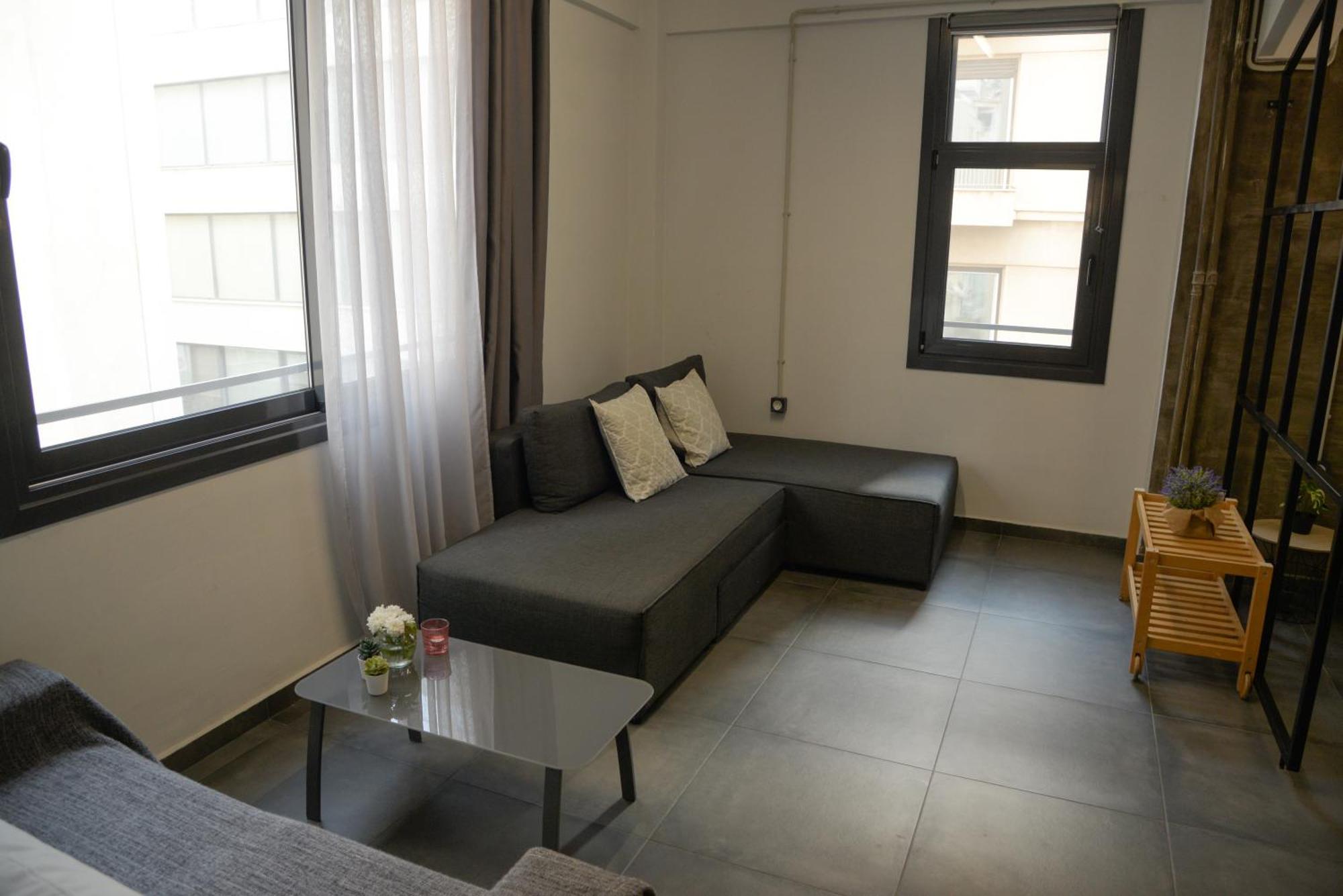 Virginia'S Boutique Apartments Athens Exterior photo
