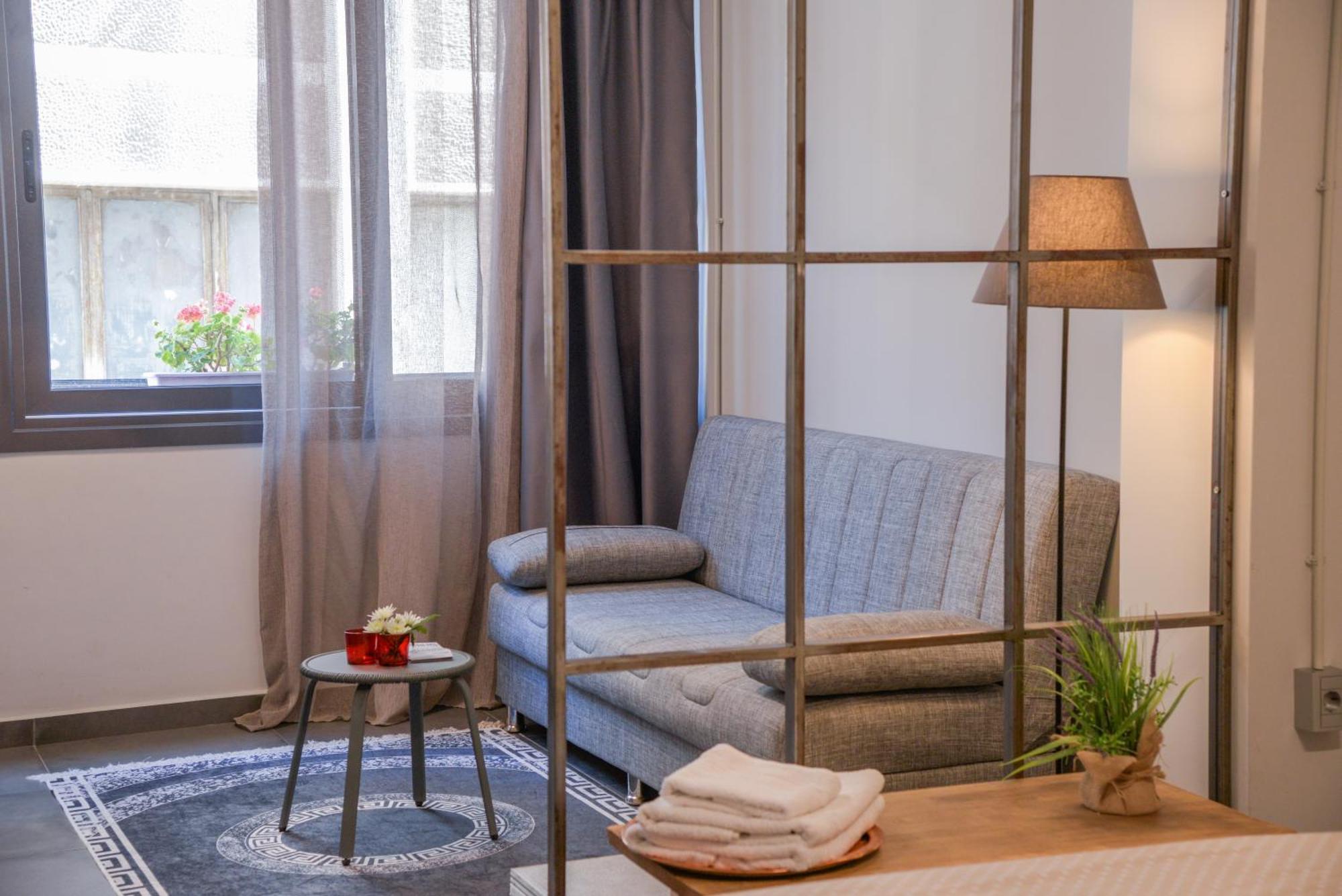 Virginia'S Boutique Apartments Athens Exterior photo